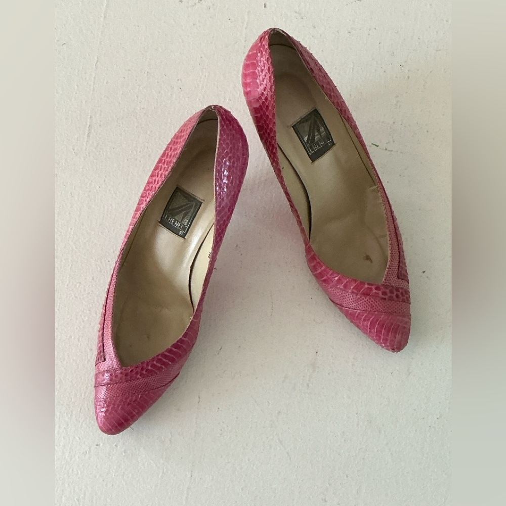 VINTAGE PINK SNAKESKIN HEELS 7 M